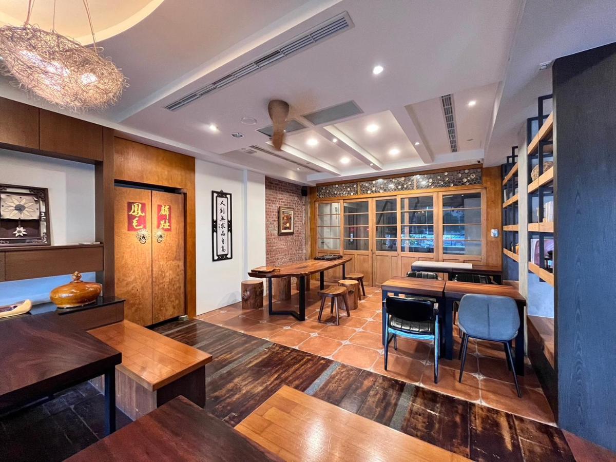 Moment Inn Tainan Exterior photo
