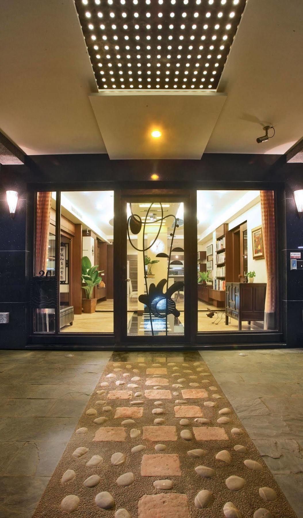 Moment Inn Tainan Exterior photo